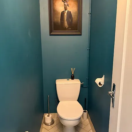 Le Caprice Garden, River And Chateau