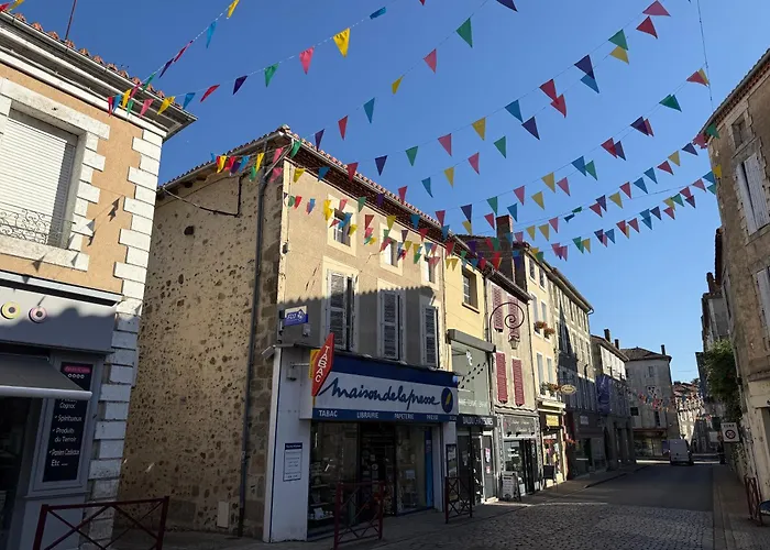 Le Caprice Garden, River And Chateau * Saint-Germain-de-Confolens