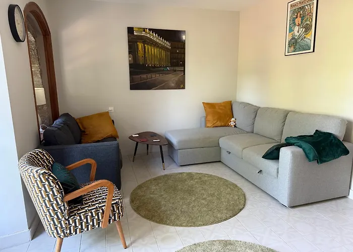 Le Caprice Garden, River And Chateau *