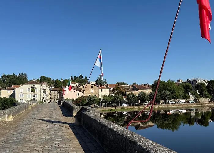Le Caprice Garden, River And Chateau Saint-Germain-de-Confolens