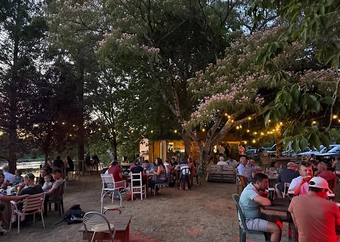 Le Caprice Garden, River And Chateau *