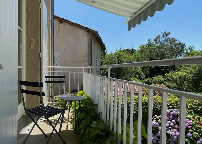 Le Caprice Garden, River And Chateau Holiday home *